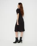 Đầm lửng rút nhún tay phồng