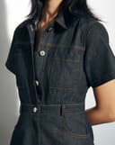 Đầm mini tay ngắn nút J