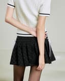 Chân váy xốp nổi hoa văn xếp ly