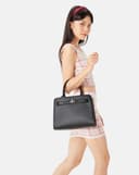 Túi Xách Trung Trang Trí Charm Và Khóa