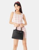 Túi Xách Trung Trang Trí Charm Và Khóa