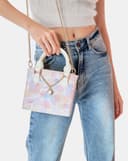 Túi form vuông dây xích trang trí