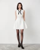 Đầm mini sát nách cài hoa trà