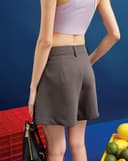 Quần short kiểu xếp ống