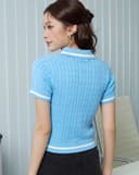 Áo dệt kim kiểu vặn thừng ngực thêu chữ J